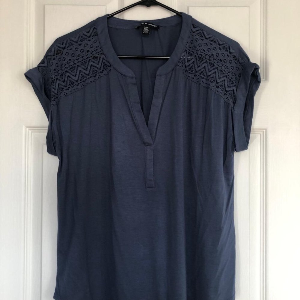 L Women's Lace-accented Top
